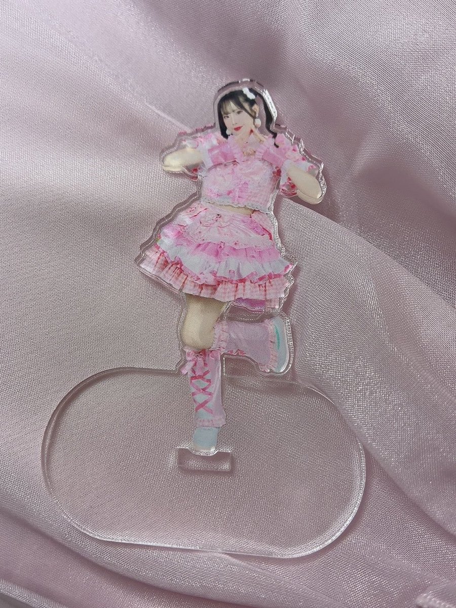 runa_UowoU's tweet photo. 【悲報】
立たないアクスタを発注したアイドル。 https://t.co/60gv2SzAn0