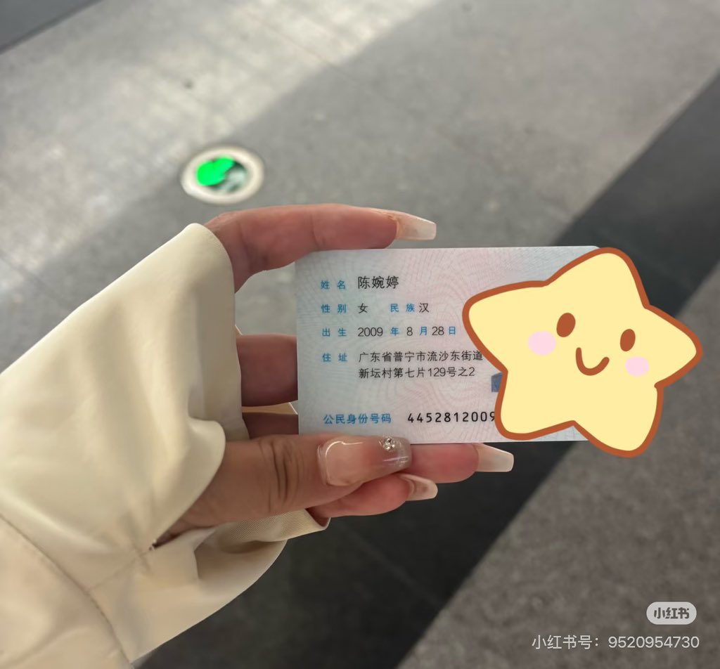 Naresht00121459's tweet photo. 今天开学啦😭  

有谁要来锐评我17岁的福啊？

心情不好来X发泄了，无🚪来就给😌 https://t.co/kGPWV1Xi4h