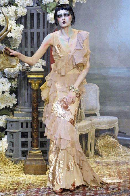 _ArchiveFashion's tweet photo. John Galliano Fall/Winter 2007 RTW https://t.co/LpYustjkz8