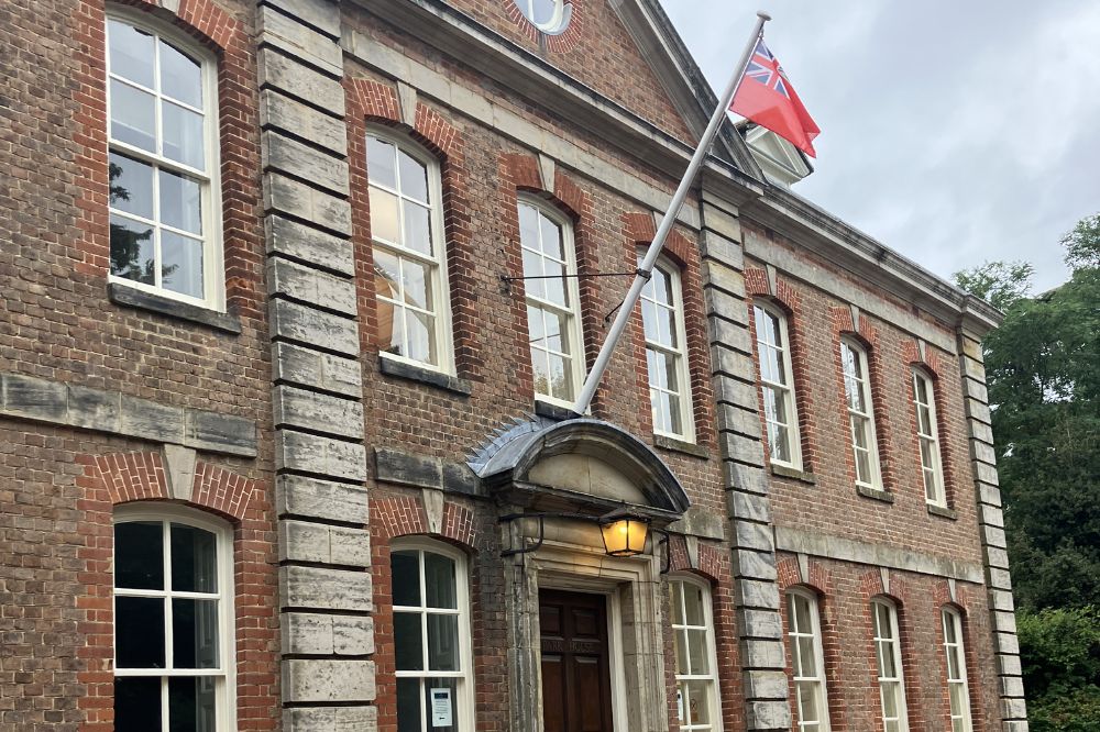 HorshamDC's tweet photo. Merchant Navy Day was marked today (3 September) in Horsham’s Carfax at the War Memorial.

Wreaths were laid by Horsham District Council Chair Cllr Joanne Knowles and Horsham Branch Royal British Legion’s Chairman Zäl Rustom. https://t.co/8NWIpAiJgi
