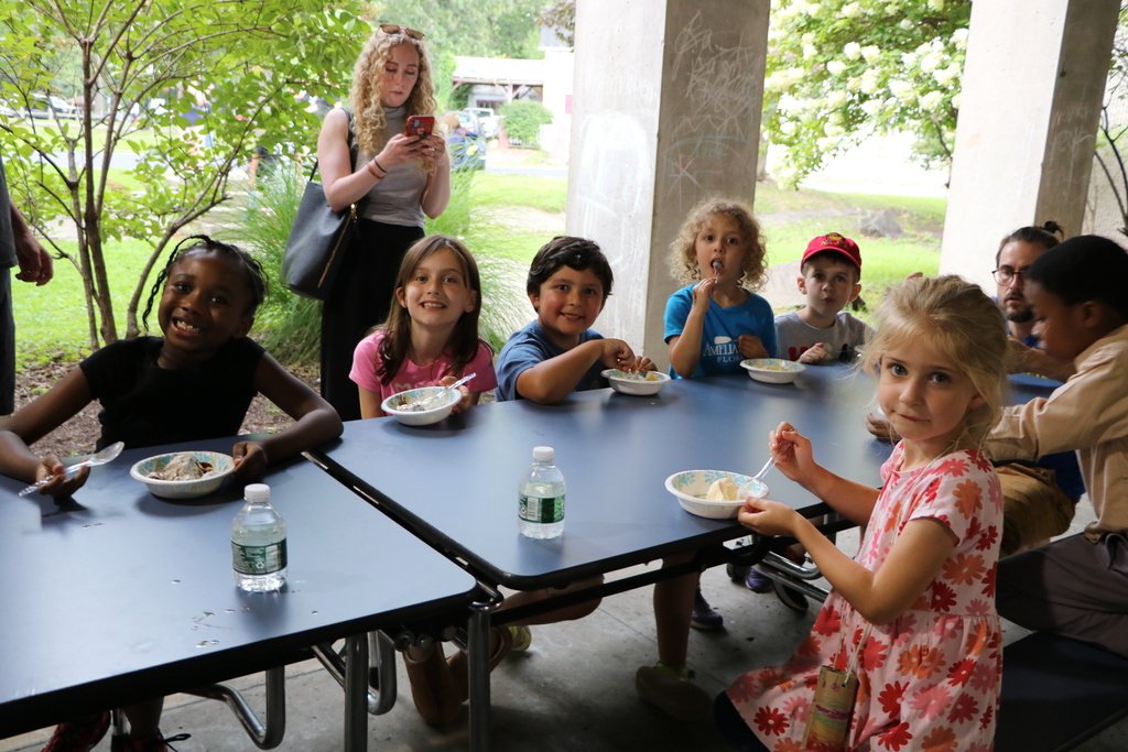 BinghamtonCSD's tweet photo. 🎒 | We had a great time last week at our special back-to-school events at Horace Mann, Calvin Coolidge and Woodrow Wilson! Our Roosevelt kids got a chance to see their school for next year while renovations continue and meet some new friends while they're at it! #BPatriotProud https://t.co/DWmX979aJM