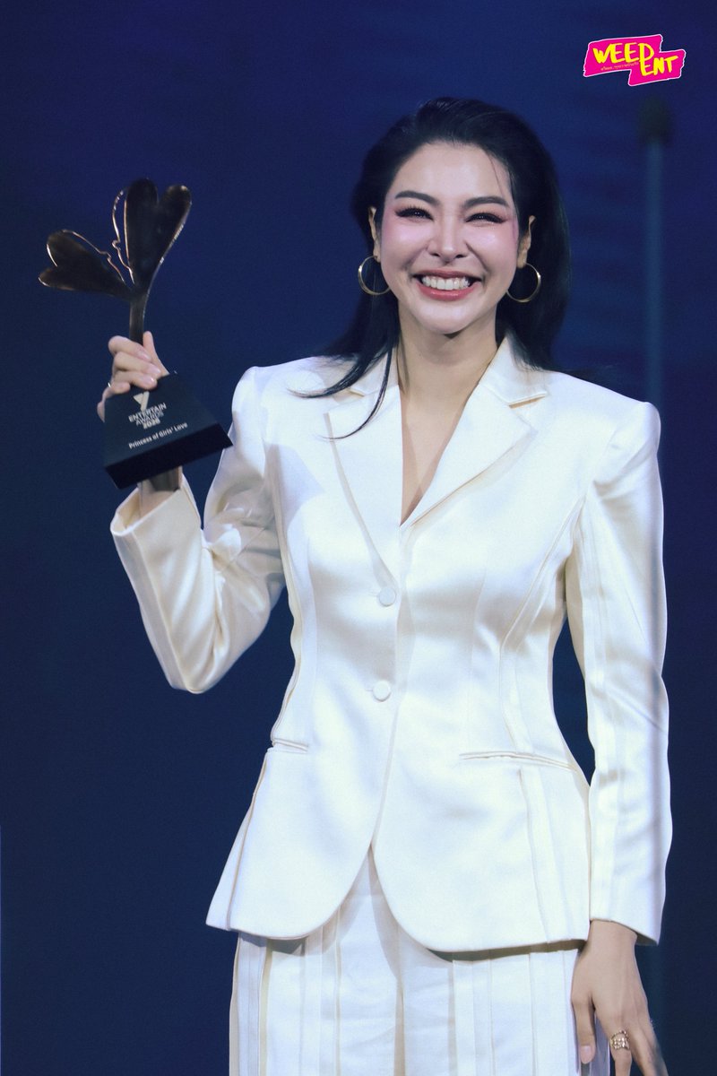 im_myouison2's tweet photo. Our Princess was really happy 🤭

#YentertainAwards2026xFayeAtom
#FayePeraya #AtomPariya https://t.co/mwqXcHTR8M