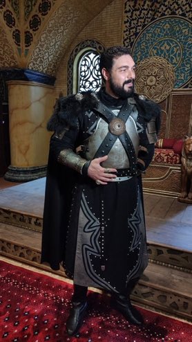 aronmusiic's tweet photo. HalilİbrahimCeyhan 
#HalilİbrahimCeyhan 
#AşkveTaht  #Andreas https://t.co/gCJvXNS2t3
