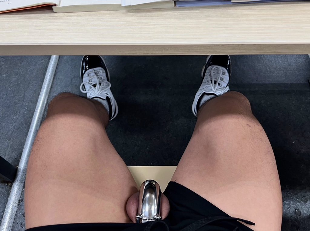 SSolveer's tweet photo. 戴锁也比你大，骚逼来舔你锁爹 https://t.co/g8FcJDhYMQ