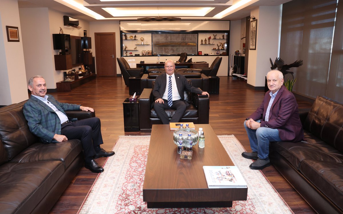 ATOkurumsal's tweet photo. Ankara Ticaret Odası Yönetim Kurulu Başkanı @GurselBaran, Nata Holding Yönetim Kurulu Başkanı Namık Tanık’ı ziyaret etti. 

Ziyarette Baran’a, Ankara Giyim Sanayicileri Derneği Onursal Başkanı Canip Karakuş da eşlik etti. https://t.co/cgGCwflQ9m