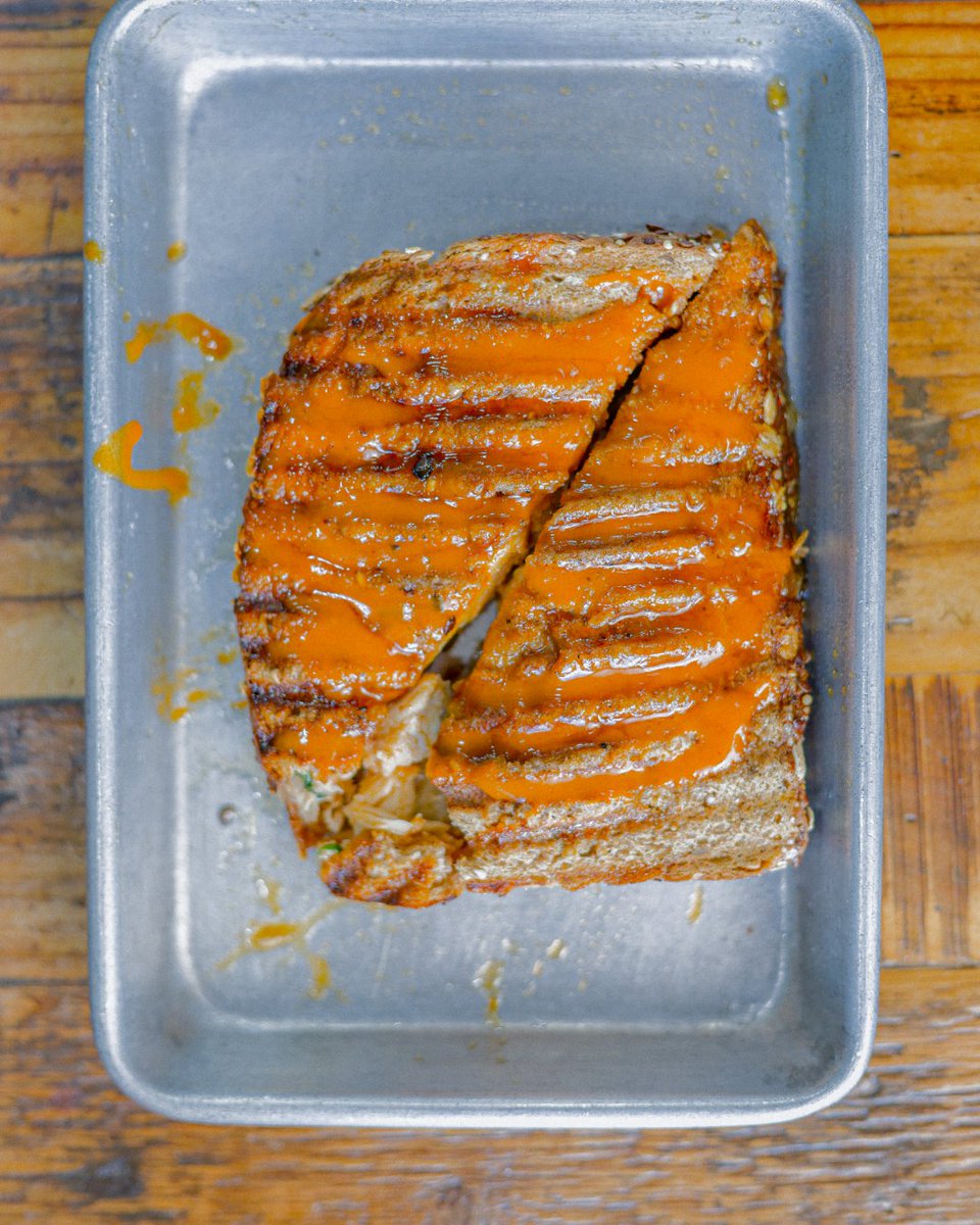 ExtractJuicery_'s tweet photo. FOR A LIMITED TIME ONLY:

"The Alexis"

- Honey
- Grilled Chicken
- Buffalo Sauce
- Cheddar
- Spinach
- Mozzarella

Toast lightly, enjoy seriously. Pick up yours before September ends https://t.co/mOVqNxFaYF