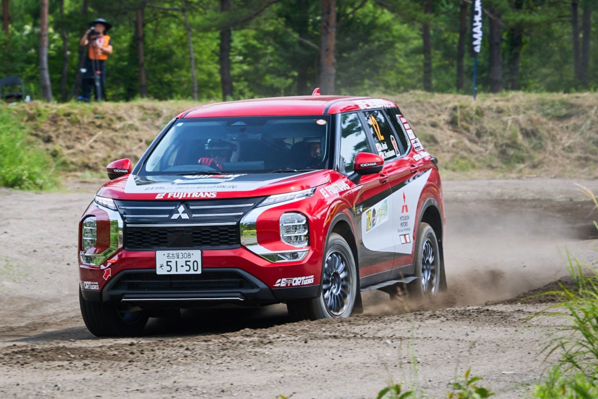 ralliart_jp's tweet photo. 9月4日（金）から6日（日）にかけて北海道・帯広で開催される「XCRスプリントカップ」第6戦RALLY HOKKAIDOに、三菱自動車がサポートする4チームが参戦。

川畑真人選手、竹岡圭選手、柳澤宏至選手がトライトン、浅井明幸選手はアウトランダーPHEVをドライブ🛞
応援のほど、よろしくお願いいたします！

#XCR #ラリー北海道
