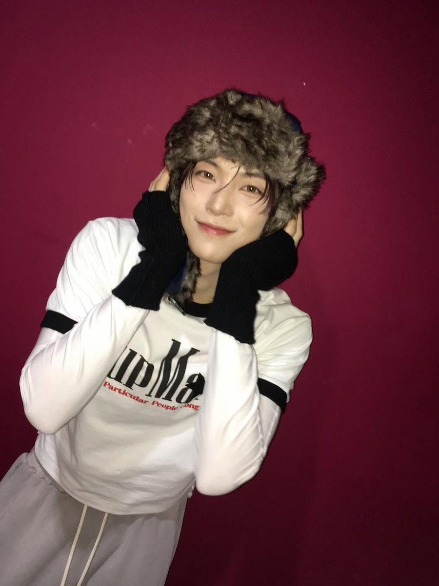 clover0_411's tweet photo. 엥 사람이 어떻게 이렇게 귀엽게 생길 수가 있죠,? https://t.co/cJ5TbcxDj8