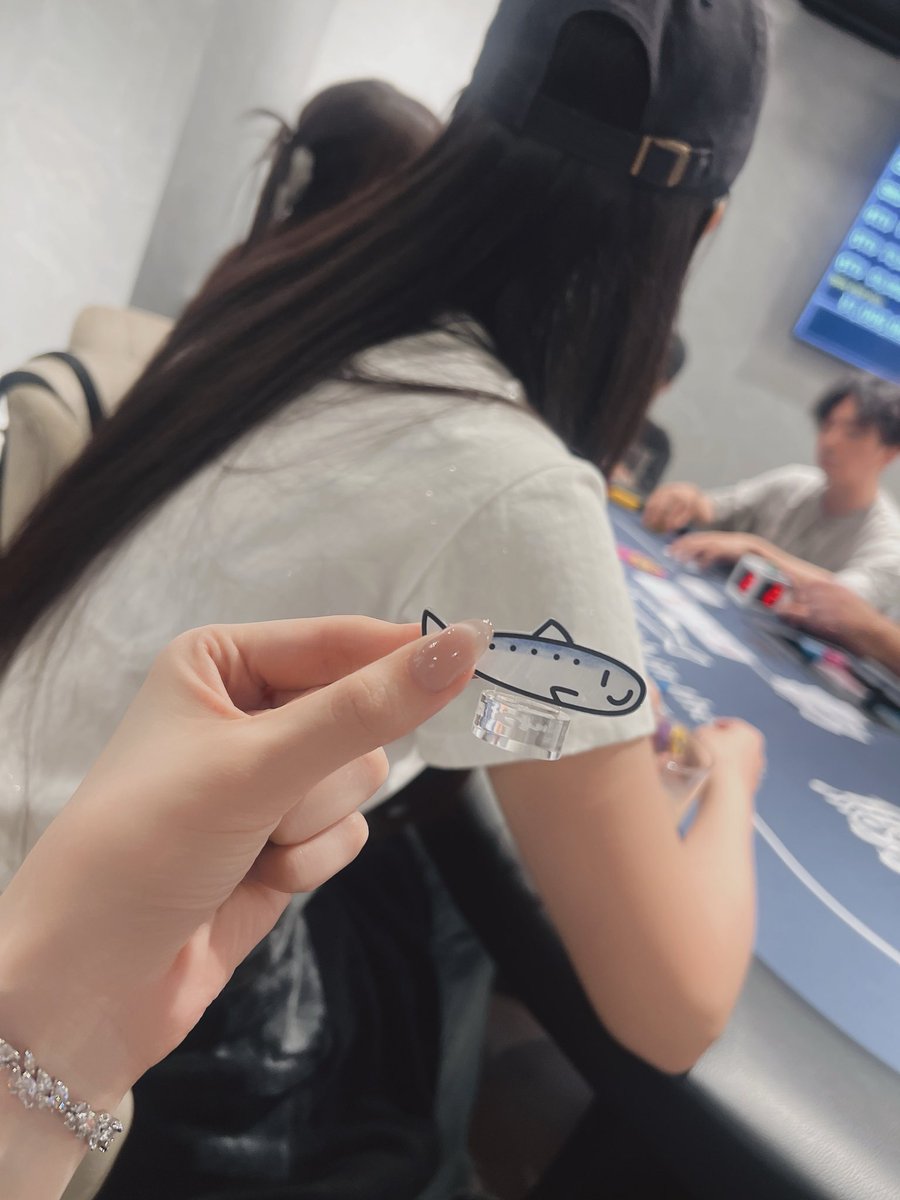k__a228's tweet photo. ポーカーめっちゃ上手な美女と鰯🐟私は秒飛びしましたが幸せです🥹 https://t.co/PH9PrkS4YK