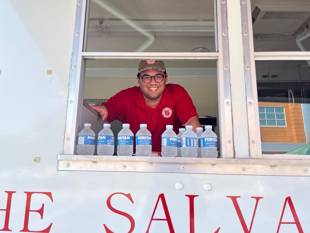 SalArmySTL's tweet photo. Our Emergency Disaster Services vans will be handing out hydration and cooling kits throughout St. Louis due to excessive heat until Sunday. Keep an eye out for The Salvation Army van — if you see us, don't be afraid to ask for some water! Anyone is welcome. Stay cool, STL 💧☀️ https://t.co/k315OXAKtY