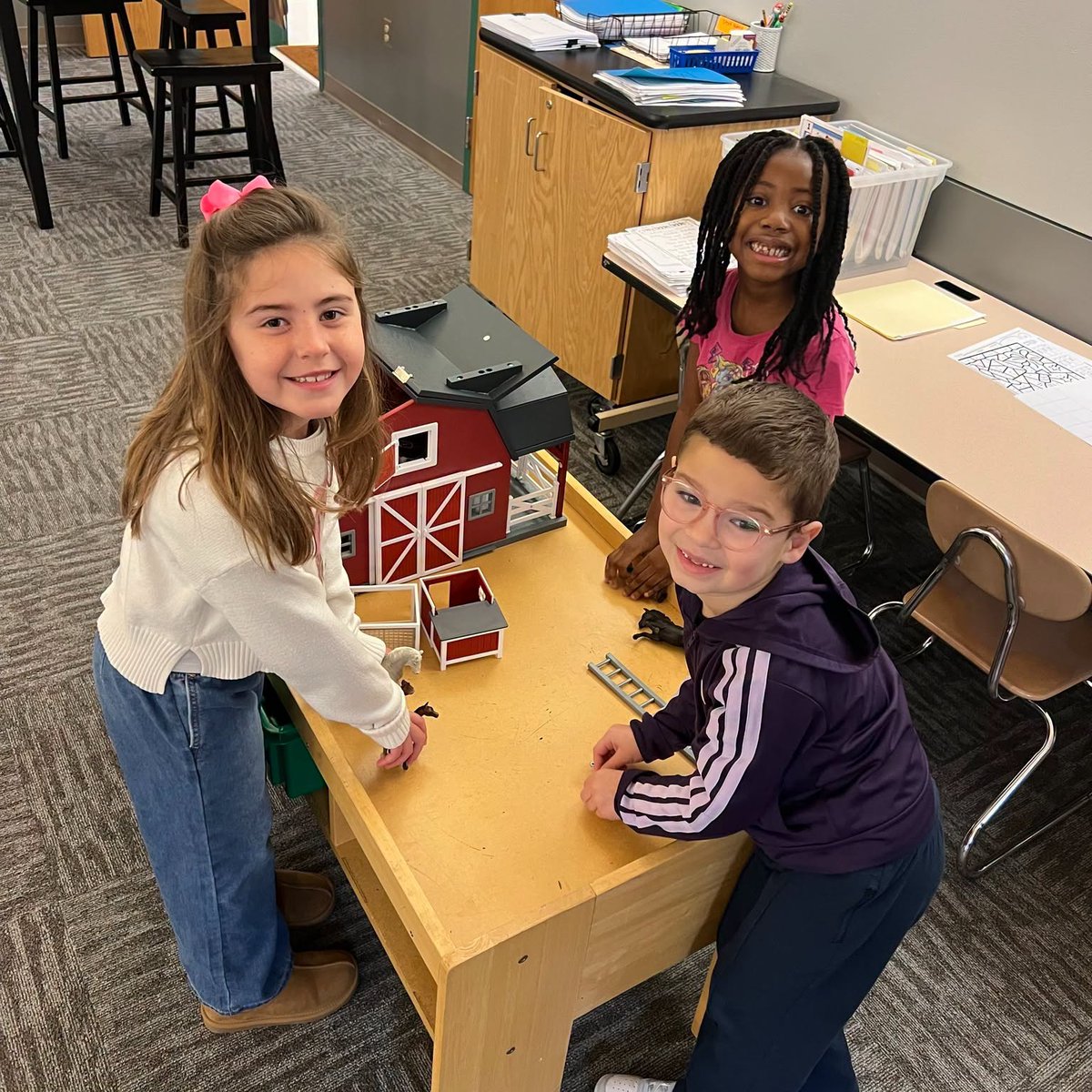 WWSWEF's tweet photo. A Grant Making a Difference!

Valerie Ferry, a kindergarten teacher at Carey Ridge Elementary, used her WEF grant to purchase materials for purposeful play that connected to her CKLA unit themes.

Students loved using the materials to bring the stories they were reading to life! https://t.co/ZcmpPyycAT