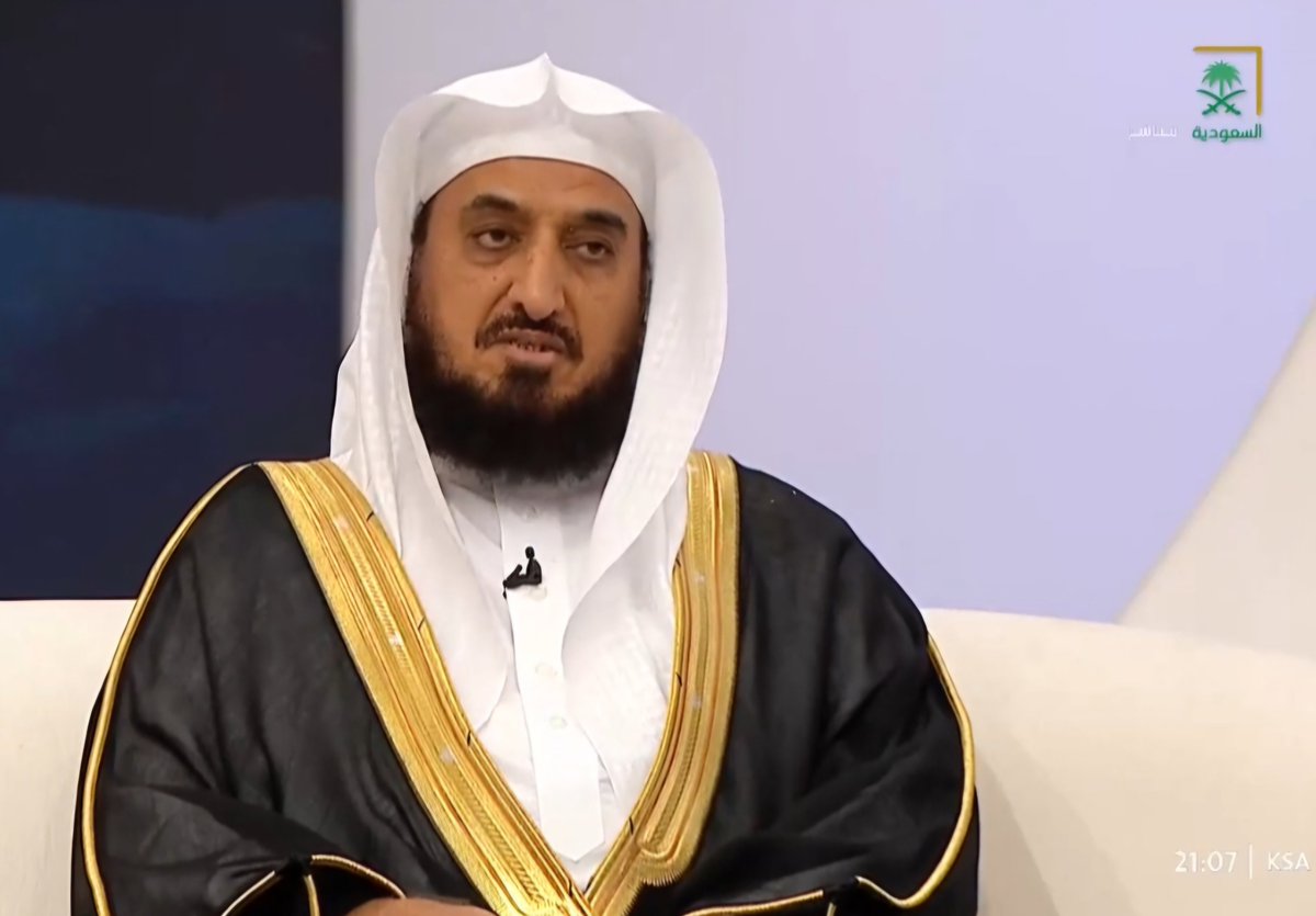 ALfalehaaa's tweet photo. توفي صباح اليوم الخميس الشيخ الداعية ناصر بن محمد الخريّف - رحمه الله -، وهو من الدعاة الباذلين نحسبه كذلك، فقد أمضى جزءًا كبيرًا من حياته داعية متعاونًا محتسبًا يلقي المواعظ والدروس في عدد من جوامع مدبنة الرياض ومساجدها، وله مشاركات عدة في التوعية الإسلامية في الحج.
وهو من رجالات التعليم، وله آثاره الطيبة في هذا المجال معلمًا ومشرفًا تربويًّا في وزارة التعليم.. 
عمل أستاذًا للعلوم الدينية في الأكاديمية الإسلامية السعودية في واشنطن، وكان مشرفًا تربويًّا في الإدارة العامة للتوعية الإسلامية في وزارة التعليم قبل تقاعده نظامًا. 
رحمه الله تعالى وغفر له وأسكنه فسيح جناته، والعزاء لإخوانه وأبنائه وأسرته الكريمة.
إنا لله وإنا إليه راجعون. 
سيُصلّى عليه ـ إن شاء الله ـ بعد صلاة العصر غدا الجمعة 22 ربيع الأول 1448هـ ، في جامع الملك خالد بمدينة الرياض بحي أم الحمام.