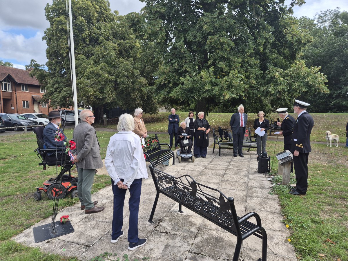 AlcesterRBL's tweet photo. Today we marked Merchant Navy Day with a flag raising ceremony. The Red Ensign was raised in remembrance and support for our Merchant Navy veterans and current members, past and present. #merchantnavy #merchantnavyday @MN_Fund @Seafarers_KGFS https://t.co/QBLh09brQS