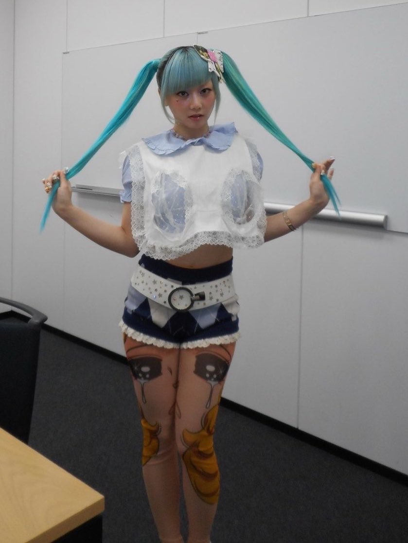 cosmicxgals's tweet photo. I’d make a whole thread of hinata’s tights/socks collection cause it’s a NEED and it deserves its own fandom https://t.co/dM0z9uv3GE