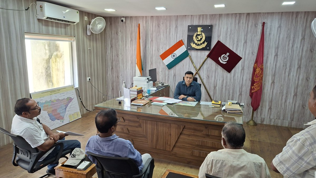 dpodisha's tweet photo. Submitted today a memorandum to SP, @jspurpolice to initiate establishing a police O/p at Redhua &amp; another memorandum to CDMO, DHQ Hospital, JS Pur to appoint doctor, nurse at PHC, Jaipur, provide 107-Ambulance to CHC Redhua &amp; fill vacancies of dept doctors in DHQ hospital. https://t.co/8FGDytJzbS