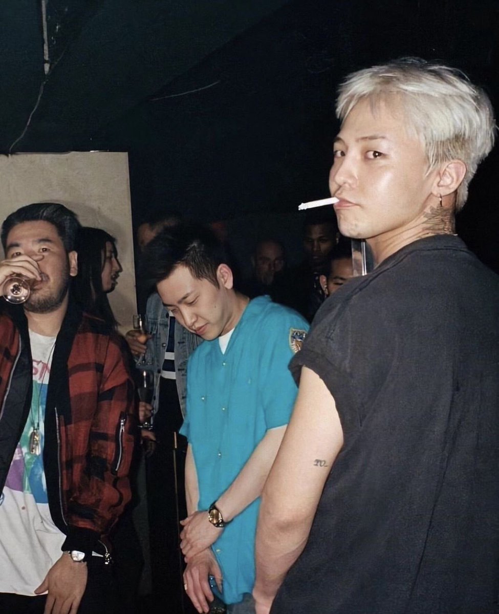 ji8ng_818's tweet photo. 담배는 싫은데 담배피는 권지용은 좋음 https://t.co/QE8xDsNA0u