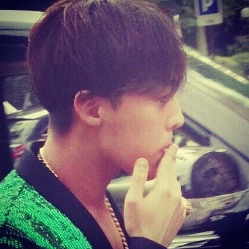 ji8ng_818's tweet photo. 담배는 싫은데 담배피는 권지용은 좋음 https://t.co/QE8xDsNA0u