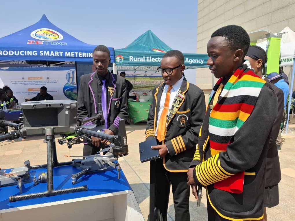 ZESAPVTLTD_'s tweet photo. Honoured to exhibit at the launch of @ParliamentZim’s Committee for the Future. We showcased Group innovations driving national resilience through energy transition, smart grid development and sustainable power solutions. 
#ZESA
#PoweringZimbabwe #EnergyTransition
#SmartGrid https://t.co/T1sXFvEFjo
