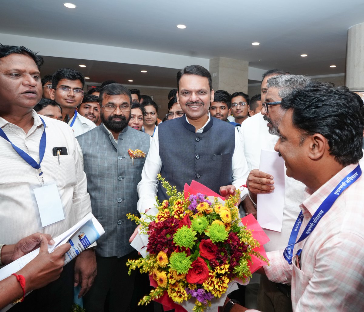 MahaDGIPR's tweet photo. मुख्यमंत्री सहायता निधी व धर्मादाय रुग्णालय मदत कक्षाच्या समन्वयाने विधानभवन येथे पत्रकारांसाठी विशेष आरोग्य तपासणी, उपचार शिबिराचे आयोजन करण्यात आले. यावेळी मुख्यमंत्री देवेंद्र फडणवीस यांनी विविध तपासणी आणि उपचार शिबीराला भेट देऊन पत्रकारांच्या आरोग्याची आस्थेने विचारपूस केली. याप्रसंगी विधानसभा अध्यक्ष ॲड. राहुल नार्वेकर, विधानपरिषदेचे उपसभापती सचिन अहिर, आमदार योगेश सागर, आमदार अभिमन्यू पवार आदींसह विविध पत्रकार संघटनांचे पदाधिकारी, पत्रकार उपस्थित होते.

सतत कार्यरत असणाऱ्या पत्रकारांना अनियमित कामाच्या वेळांमुळे, तासनतास रस्त्यावर आणि घटनास्थळी राहून काम करावे लागल्याने त्यांच्या आरोग्यावर परिणाम होण्याची शक्यता असते. त्यामुळे पत्रकारांच्या आरोग्याची काळजी घेण्यासाठी आयोजित करण्यात आलेले आरोग्य तपासणी आणि उपचार शिबीर महत्वाचे ठरेल, असे प्रतिपादन मुख्यमंत्री फडणवीस यांनी केले.

पत्रकारांचे काम हे २४ तास सुरू असते. अनेकदा नियमित आरोग्य तपासण्या होत नसल्यामुळे एखादा आजार बळावल्यानंतर त्याचे निदान होते. त्याऐवजी अशा आरोग्य तपासणी शिबिरांच्या माध्यमातून प्राथमिक लक्षणे वेळीच ओळखून त्यावर तातडीने उपचार करता येतील. या शिबिरामध्ये विविध तज्ज्ञ डॉक्टर, नामांकित संस्था आणि आवश्यक वैद्यकीय सुविधा उपलब्ध करून देण्यात आल्या आहेत. पत्रकारांसोबतच तासनतास उभे राहून काम करणाऱ्या कॅमेरामनसाठीही आवश्यक प्रतिबंधात्मक उपाययोजना करण्यात आल्या आहेत. व्हेरिकोज व्हेन्ससारख्या समस्यांसाठी स्टॉकिंगची व्यवस्था तसेच आपत्कालीन परिस्थितीत उपयोगी ठरणाऱ्या विविध सुविधांचा समावेश करण्यात आला आहे, असेही मुख्यमंत्री फडणवीस यांनी सांगितले.

@Dev_Fadnavis 
@rahulnarwekar 
@AhirsachinAhir 
#Cmrf
#आरोग्य