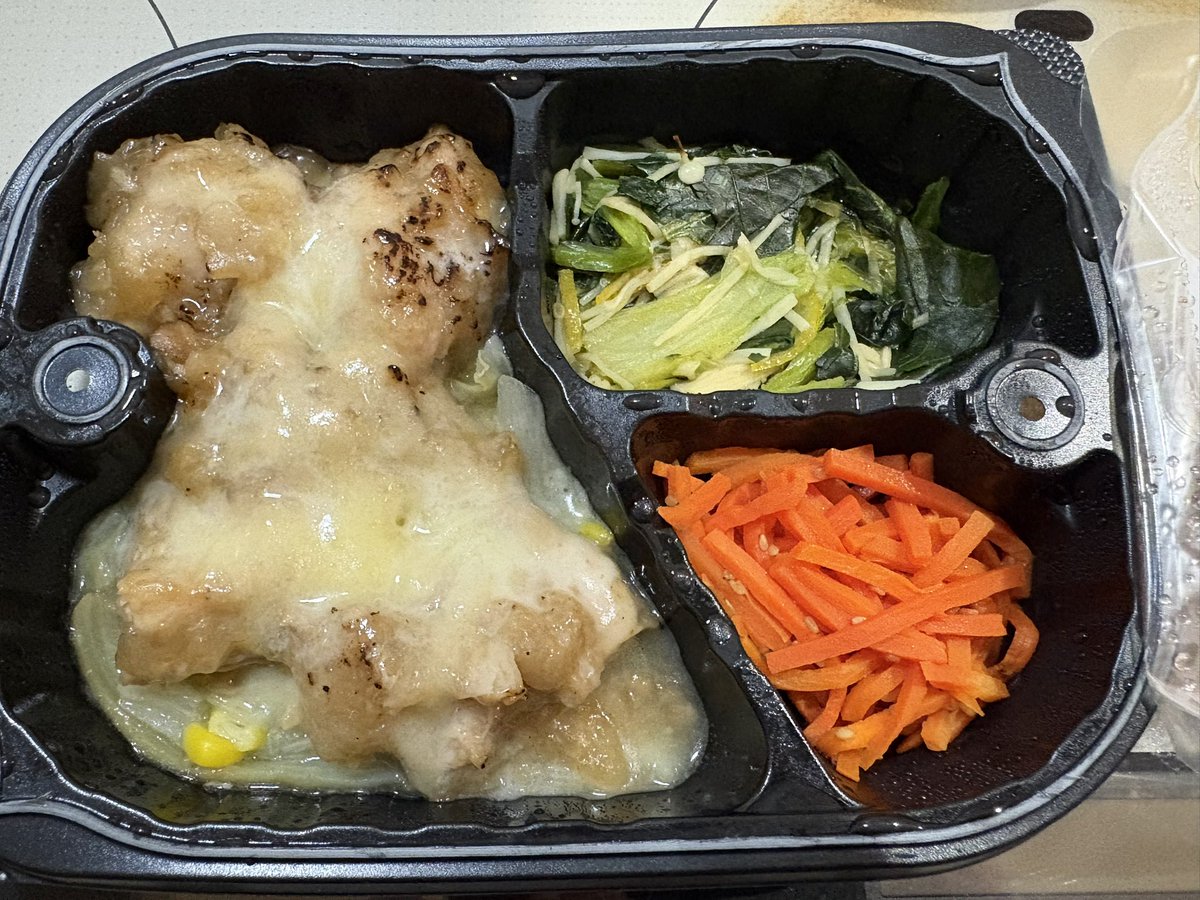 henkyoking's tweet photo. 今日の晩ご飯はこれでした♪
バターとチーズと言う減量中には基本避けるものが食べれるとは
味はガーリック&amp;バターとチーズのコラボでこってり濃厚と思いきや、程よい旨味
更に凄いのがお肉の柔らかさ
冷凍とは思えないほどジューシーでパサつき感も無し
@muscle1046 
@gochiso_shape 
#ごちそうshape https://t.co/3B8dJbBNUb