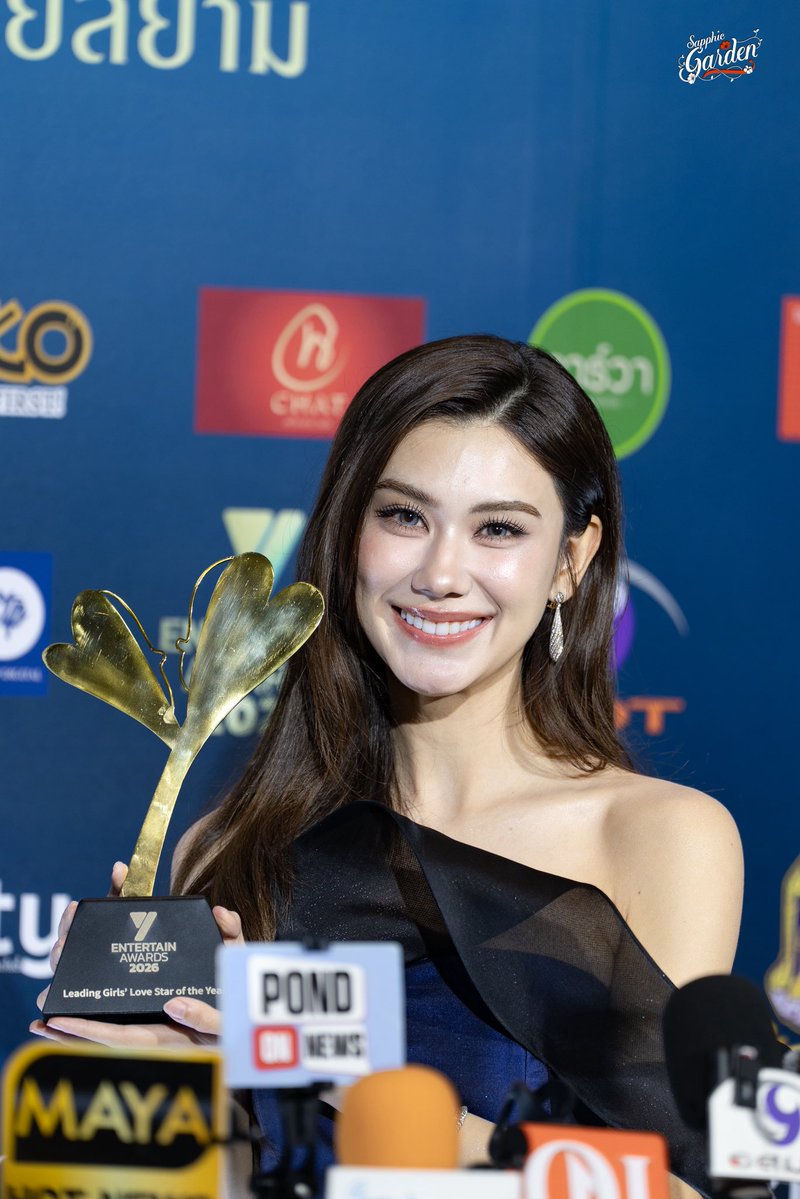 SapphicGardenTH's tweet photo. “ลีน่า - ลลินา” กับรางวัล “Leading Girls' Love Star of the Year (นักแสดงนำ Girls' Love แห่งปี)” จากเวที “Y Entertain Awards 2026” ยินดีด้วยนะคะ ✨

LENAMIU AT Y ENT AWARDS
#YEntertainAwardsxLenaMiu
#YentertainAwards2026
#LenaMiu #lalinalena https://t.co/XWVZudOblB