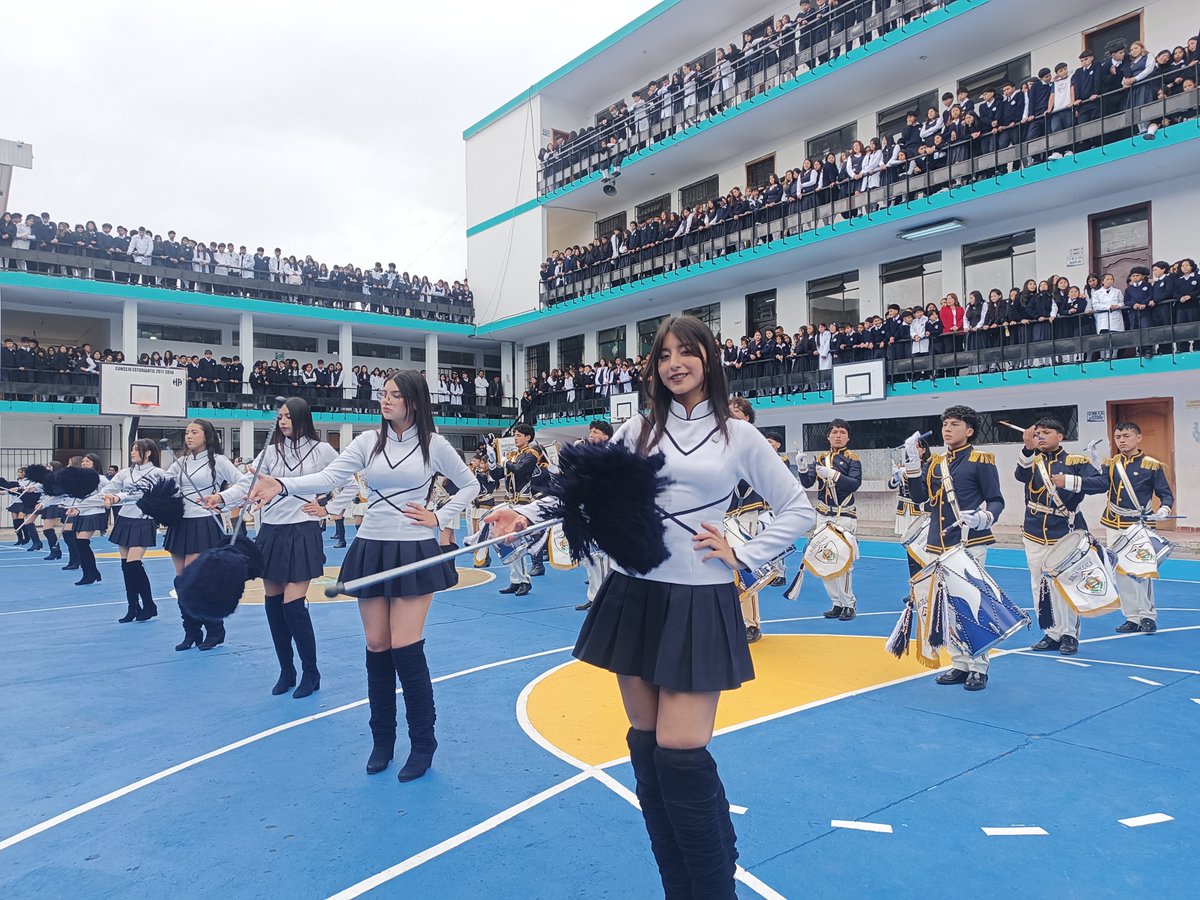 EducacionZ3_Ec's tweet photo. [AMBATO] A través del proyecto Pinta tu Cancha, recuperamos y renovamos el espacio deportivo de la Unidad Educativa Hispano América, para que nuestros estudiantes cuenten con un lugar adecuado para practicar, compartir y desarrollar sus habilidades. 🏫 🏀 https://t.co/lr64PXr57e