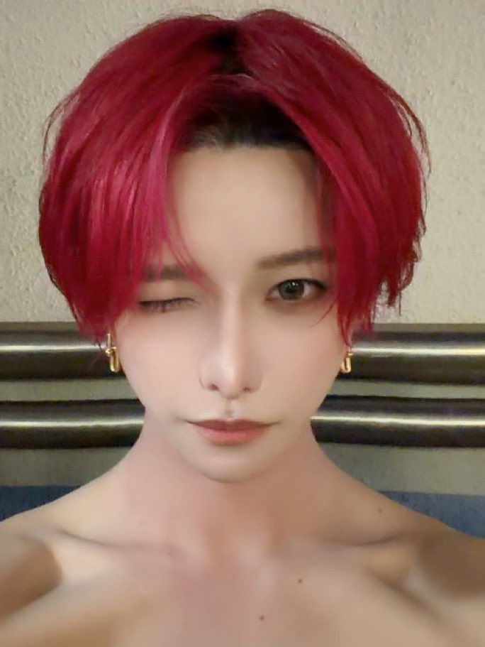 5ksfhz's tweet photo. 実写版ワンピースあったらシャンクス役はりょうくんでお願いします＞ꇴ＜
 #らぶしっく #りょう #シャンクス https://t.co/LgsCBfi1tJ