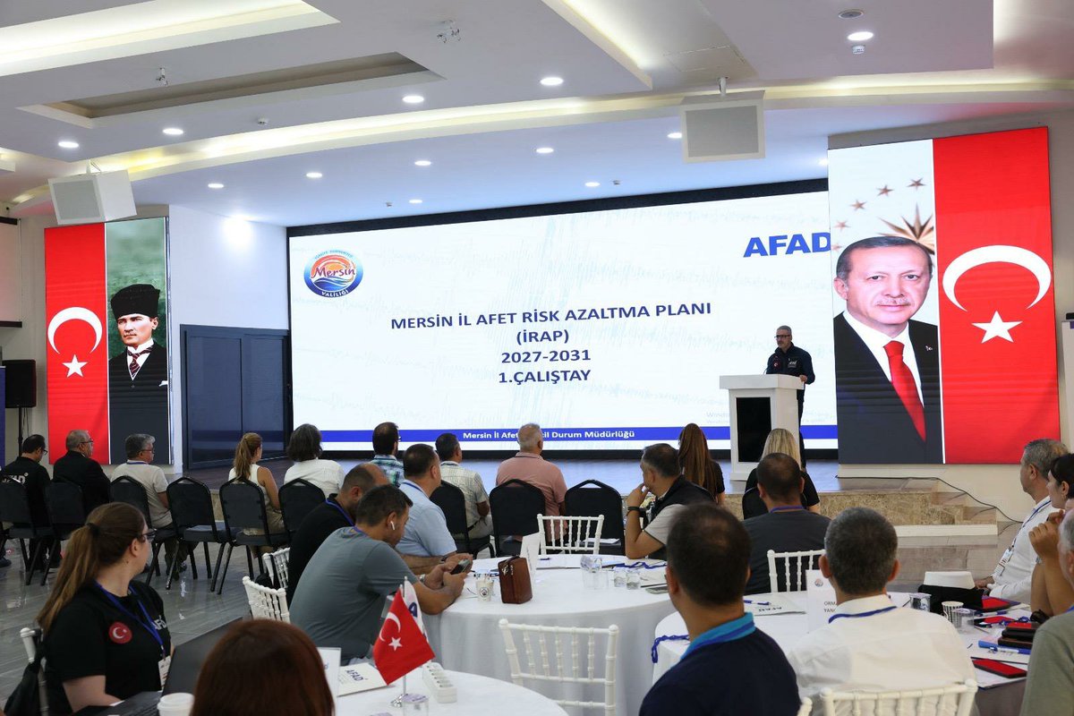 AFAD__Mersin's tweet photo. Mersin İl Afet Risk Azaltma Planı (İRAP) 2027-2031 hazırlık çalışmaları kapsamında; Deprem, Orman Yangını, Sel/Taşkın, Heyelan ve Endüstriyel Kazalar başlıklarında çalışma masalarının oluşturulduğu 1. Çalıştay gerçekleştirildi.

@afadbaskanlik 
#irap 
#Mersin https://t.co/Ix0L7ot7Y4