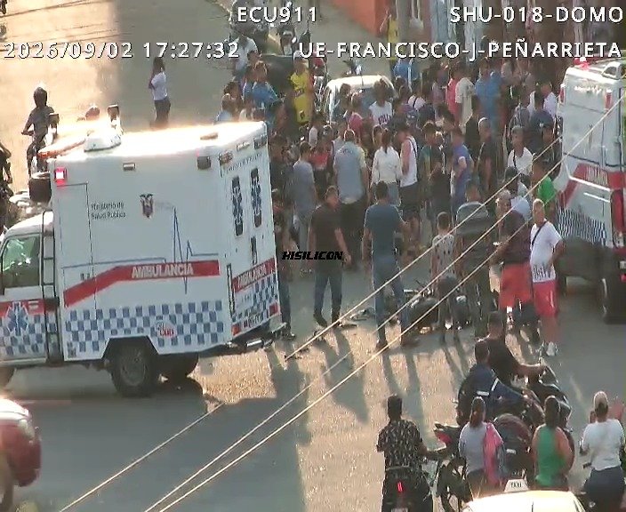 ecu911Ibarra's tweet photo. 📍 #Sucumbíos | El @ECU911_ coordinó la atención de un accidente de tránsito registrado en #Shushufindi, sector Barrio Amazonas (Av. Aguarico y 11 de Julio).

🏣​ Desde el Centro Local en #NuevaLoja se gestionó el despliegue de:

🚑 @Salud_EC
🚑@BomberosSSFF 🚔 @PoliciaEcuador, para brindar la atención preliminar, estabilizar y trasladar a 4 personas heridas hacia el Hospital Básico Shushufindi.

🚨​ En caso de emergencia marque al 📞 9️⃣1️⃣1️⃣.