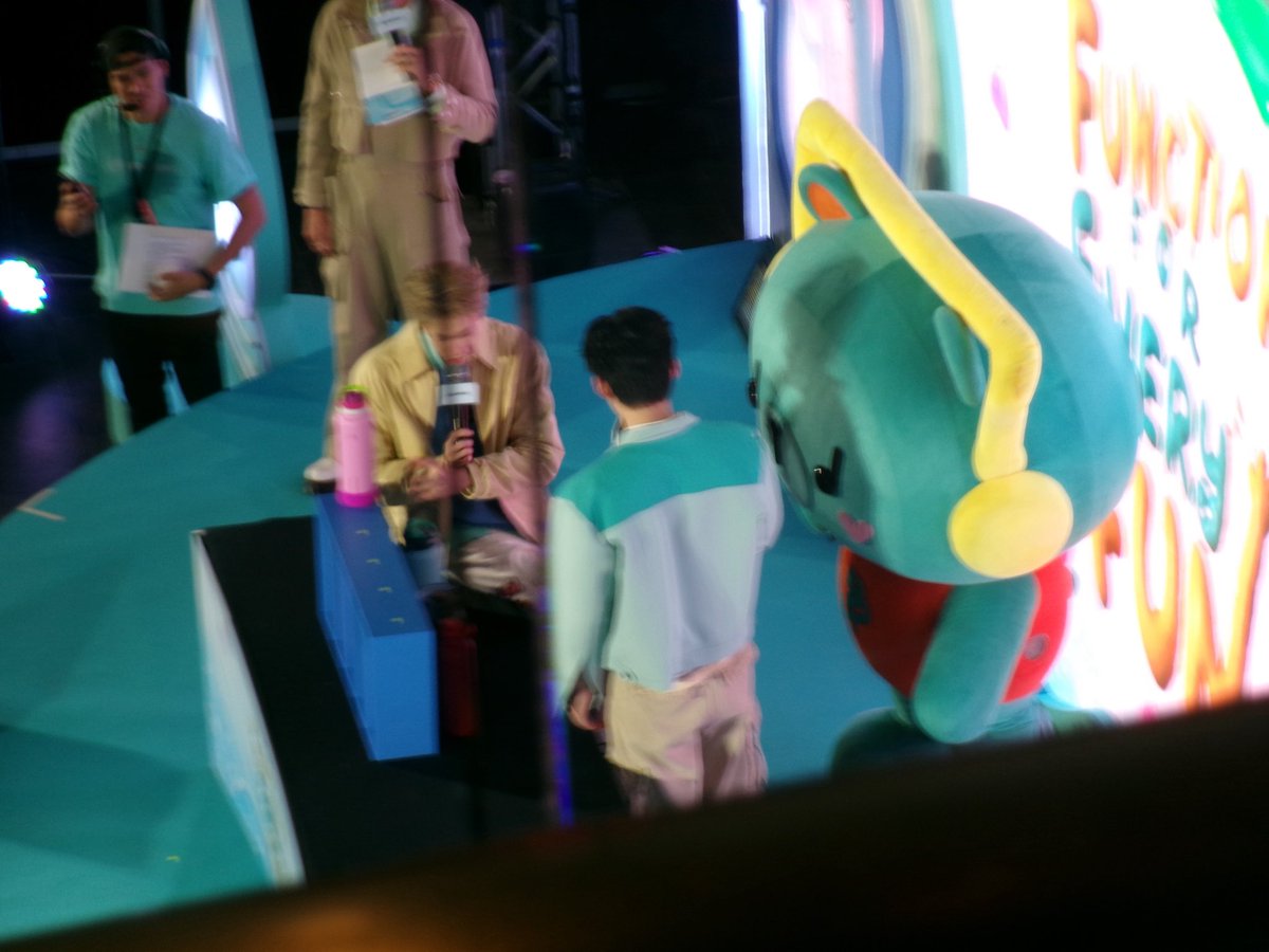 Pinkuugt's tweet photo. ถ่ายครอบครัวตัว P ด้วยกล้องครั้งแรก
ความชัด 144p แต่มองด้วยสายตาชัดระดับ 4K 🤍

PPP FAMILY AQUAFLASK

#AquaFlaskxPondPhuwin
#ppnaravit #phuwintang #permpoon
#PondPhuwin #ปอนด์ภูวินทร์ https://t.co/fRQmzO0Xyp