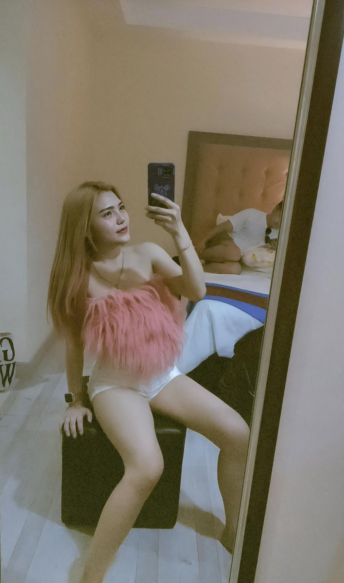 Tangmo33100's tweet photo. อยู่ในห้องที่ว่างเปล่า🌹 https://t.co/cIgtft9qxR