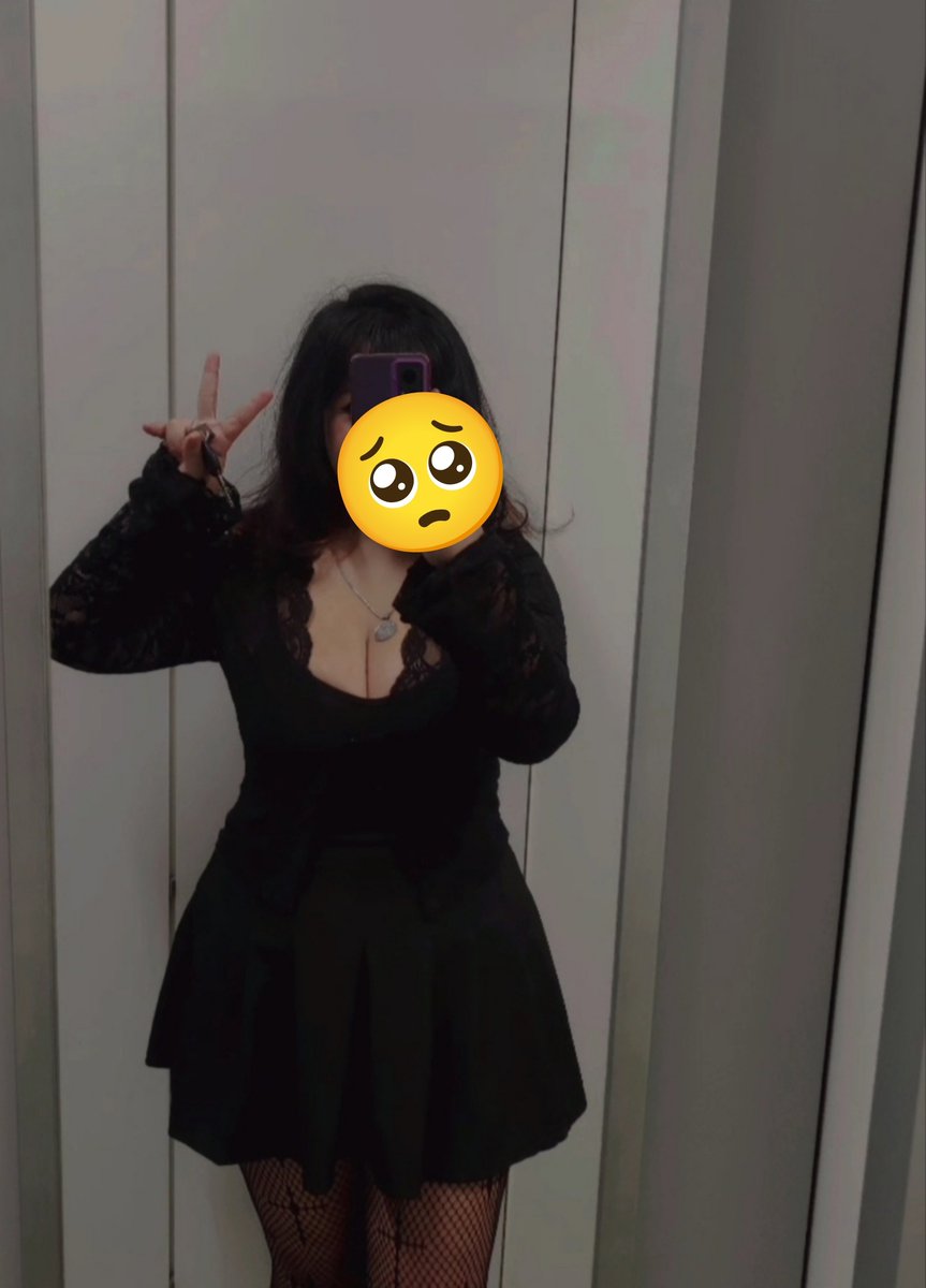 UnderBooBQuinn's tweet photo. Them :Dress up more formally so Ur patients and colleagues takes U seriously ..... 
Me the next day https://t.co/yxwMOV1Hsa
