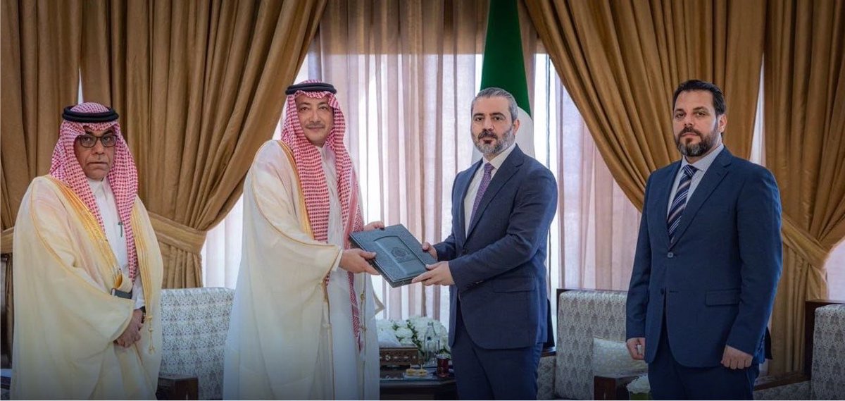 3ajel_ksa's tweet photo. 🚨🚨

وزير الخارجية السوري يستقبل السفير السعودي "غازي العنزي"، ويتسلّم منه نسخة عن أوراق اعتماده سفيراً للمملكة في سوريا. https://t.co/0PjDIlX4Xb