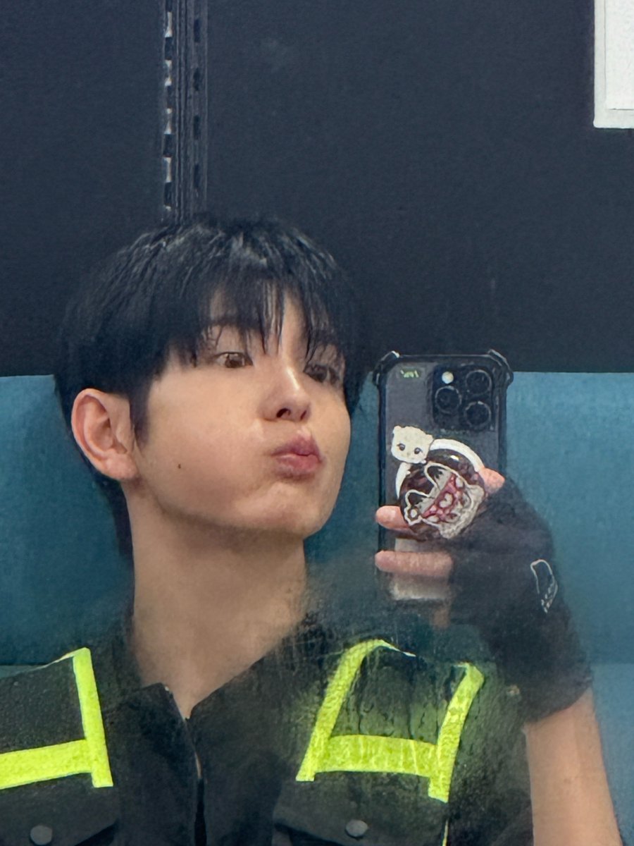 NEXZ_BBL's tweet photo. 🫧🦦260903 | 11:07 PM ( KOR )

*📸x4*

I'll protect you
So you don't get into a traffic accident
ㅎㅎㅎ https://t.co/KaWN7S4bwW