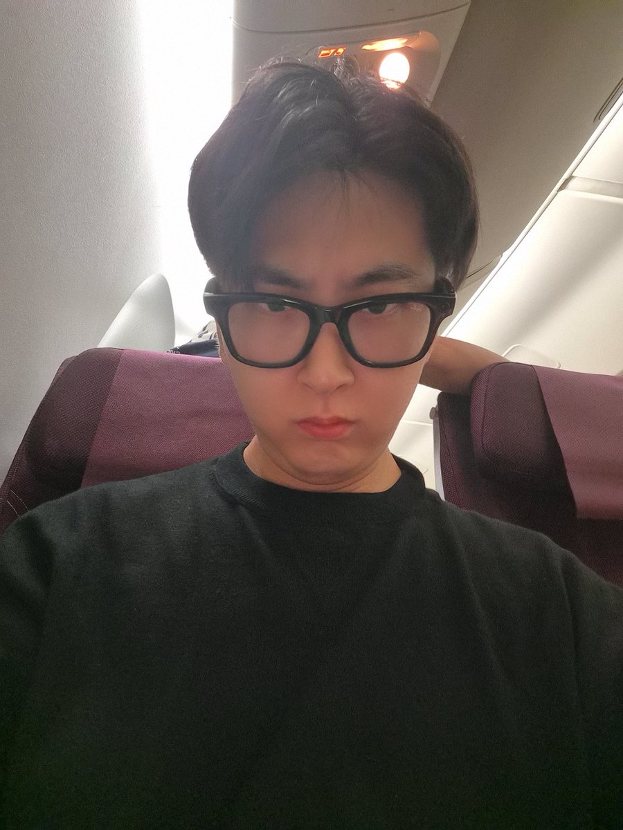 rangchu123's tweet photo. I’ve been really stressed these past few days because my account was hacked, but anyway, I’m heading to Lahore, Pakistan 🇵🇰 Let's make good memories. 
I visited Delhi and Lahore this year, so should I visit Kathmandu and Dhaka next? 😄
And someday I’d like to visit Kashmir and go trekking there.