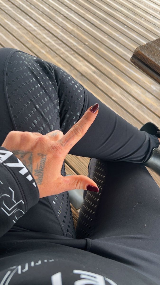 tri4ase's tweet photo. Stallzeit. 🐴👑 Während andere nur reden, genießt die Herrin ihre Zeit bei den Pferden – genau da, wo ich sein will. 🖤😏 https://t.co/RvtHDsPGTl