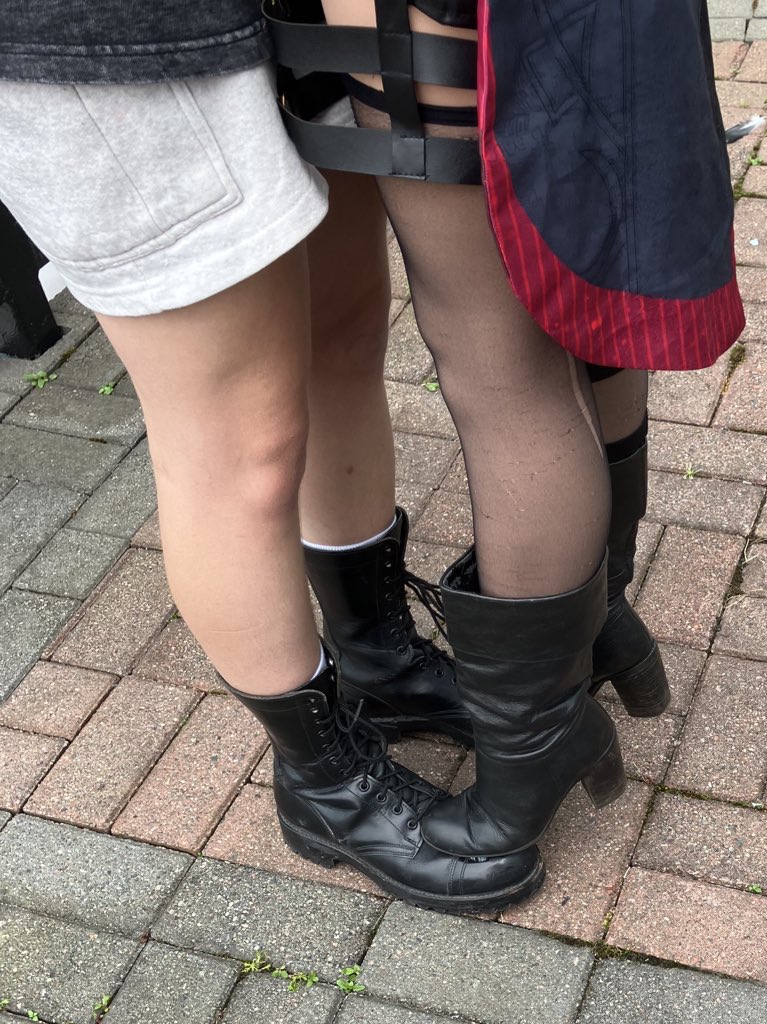 pyritepointe's tweet photo. Hehe my Lyney shenanigans 💕💕
Old pictures of the bag ignore my anaxa cosplay lol but it’s super cute trust https://t.co/bEWLNDP7ak