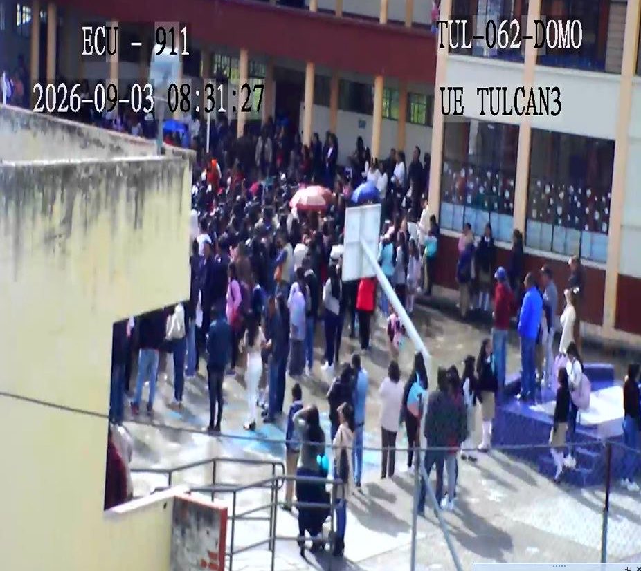 ecu911Ibarra's tweet photo. #Carchi | Cámaras de #VideovigilanciaECU911 brindaron apoyo visual al retorno a clases🎒 📚en las distintas Unidades Educativas de la provincia.

🎥 El monitoreo permanente desde el Centro Local y coordinar oportunamente la atención de emergencias con las instituciones de respuesta.

🤝 Acompañamos al regreso a clases y la seguridad de la comunidad educativa.

#LíneaÚnicaParaEmergencias 9-1-1
#VolvemosAlAula