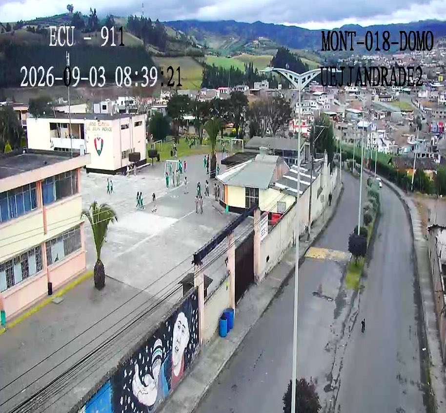 ecu911Ibarra's tweet photo. #Carchi | Cámaras de #VideovigilanciaECU911 brindaron apoyo visual al retorno a clases🎒 📚en las distintas Unidades Educativas de la provincia.

🎥 El monitoreo permanente desde el Centro Local y coordinar oportunamente la atención de emergencias con las instituciones de respuesta.

🤝 Acompañamos al regreso a clases y la seguridad de la comunidad educativa.

#LíneaÚnicaParaEmergencias 9-1-1
#VolvemosAlAula