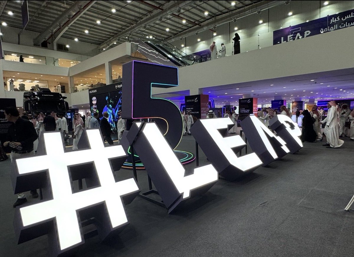 yaaseersa's tweet photo. حين تجتمع التقنية والابتكار والطموح يكون @LEAPandInnovate 
ومن ملهم ينطلق حدث مُلهم يجمع رواد التقنية وصنّاع المستقبل ويعكس مكانة المملكة في عالم التقنية والابتكار 🇸🇦
حدث استثنائي يفتح آفاقًا جديدة للمستقبل
#شركة_يسير 
#LEAP2026 #Yaaseer #AI #SaudiArabia #Technology #Innovation https://t.co/KxITHS1ase