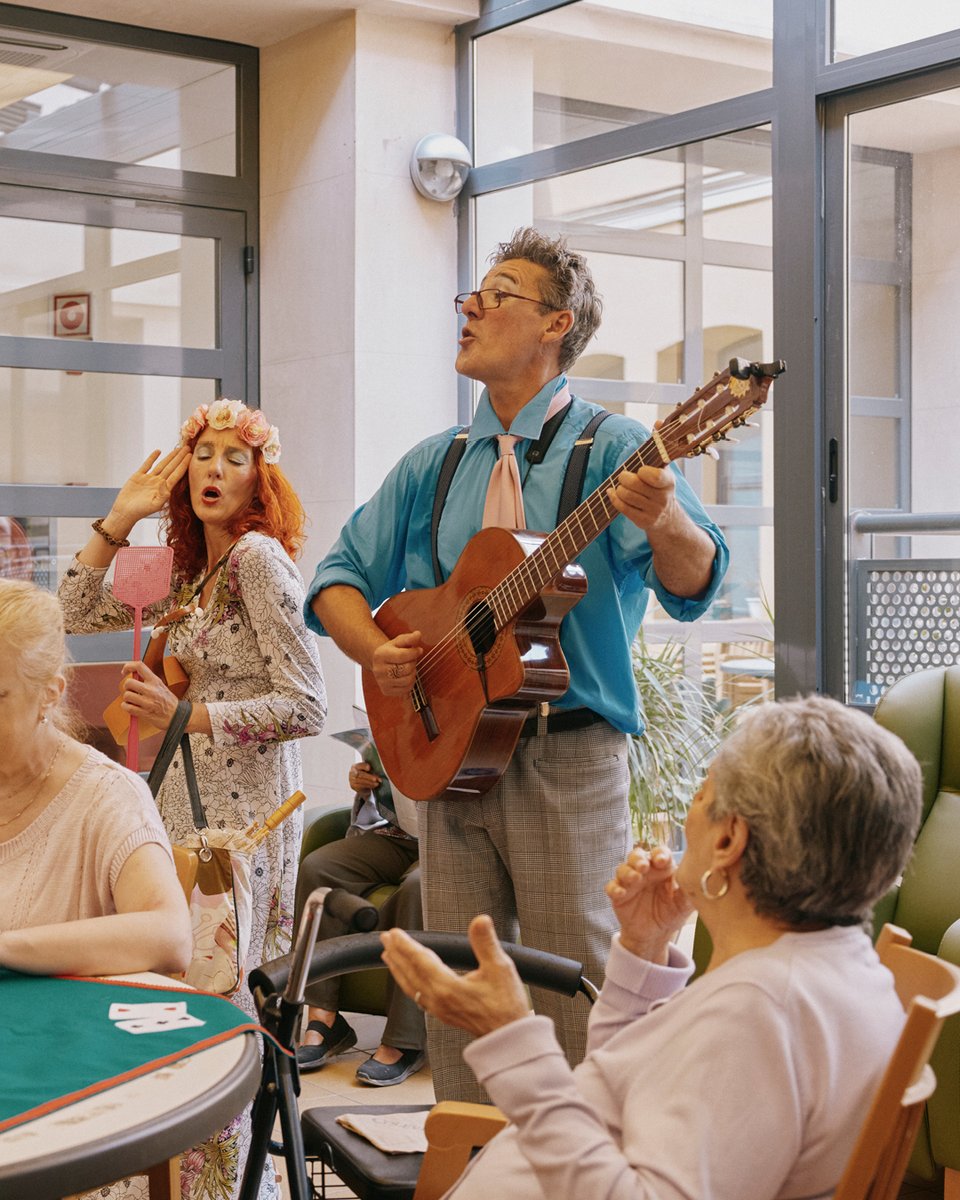 payasospital's tweet photo. Desde hace tres años realizamos un programa de visitas semanales a centros de personas mayores dependientes con el objetivo de mejorar la calidad de vida de estas personas a través del juego, el humor y la música, entre otros recursos artísticos. https://t.co/VdOWlvmaua