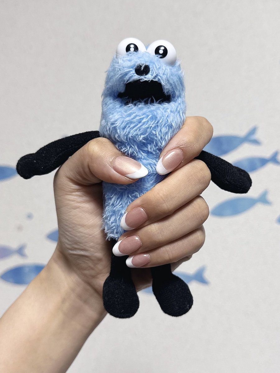frozen_tim's tweet photo. ネイルサロン行ってたの金ドブだった〜😅セルフで自爪育ててシンプルにしてる方が良い！って言ってる人を見かけたけど
複雑な模様やパーツ付けたりして楽しんでたから課金してたんだろ！その頃の自分を否定するなよ！と思ってしまった

ところで今の爪がお気に入りすぎるので見てください https://t.co/j0EdVahBRE