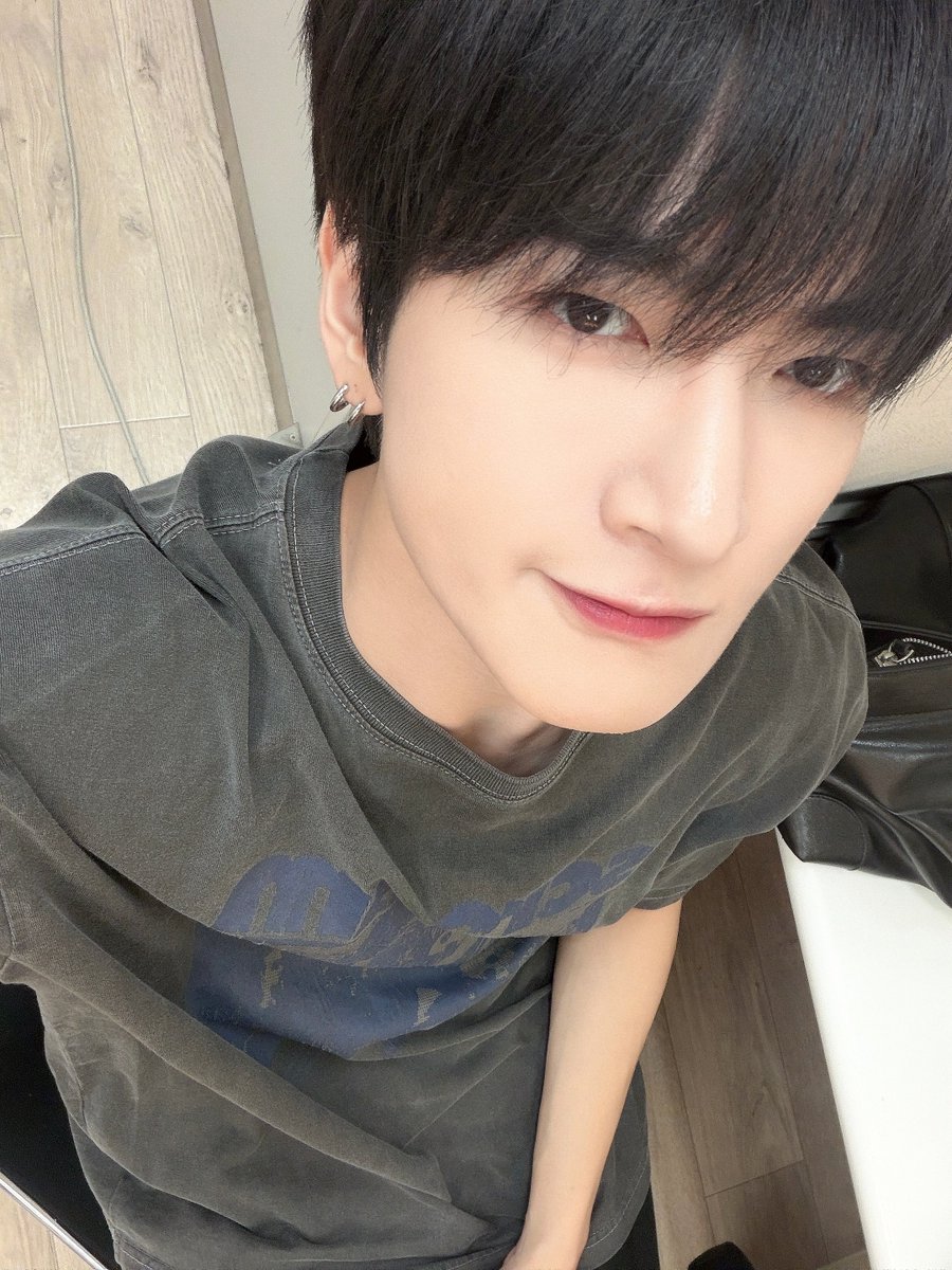 TRENDZ_OFFCL's tweet photo. [#윤우] 얼빡🐺🖤

#FROM_TRENDZ #TO_FRIENDZ #TRENDZ #트렌드지 https://t.co/dhq0yAO0gi