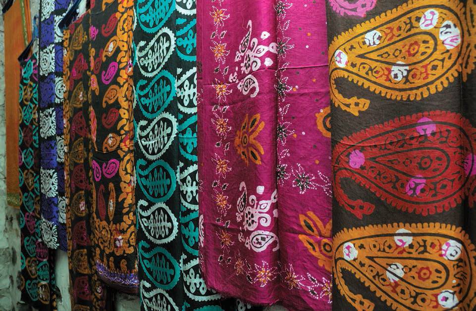 Azerbaijan's tweet photo. EVERYONE’S FAVOURITE AZERBAIJANI SOUVENIR

Kəlağayı is more than a beautiful silk scarf — it is a centuries-old expression of Azerbaijani craftsmanship and heritage.

Take home a piece of Azerbaijan — made by hand, rooted in tradition. 🇦🇿

#Kelaghayi #Basgal #ExperienceAZE https://t.co/Uc5CYVZWRV
