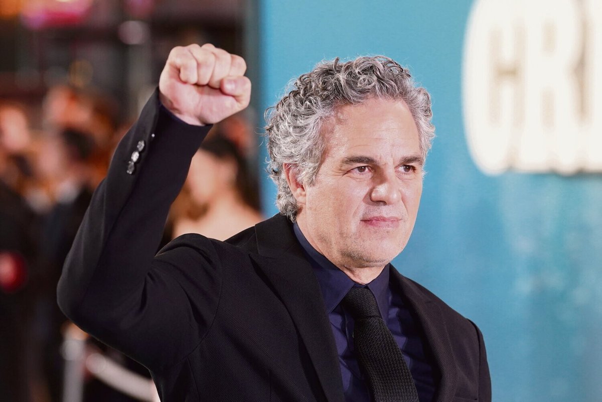 humanite_fr's tweet photo. Une vague de solidarité inédite en soutien à Mark Ruffalo accusé à tort d’antisémitisme 

➡️ https://t.co/zq8TIVN4gQ https://t.co/mW0bbcbCYC