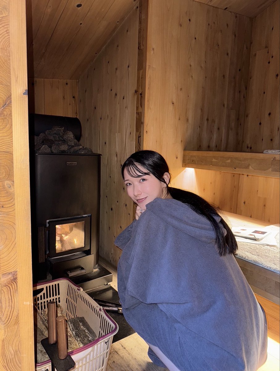 miyanishihikaru's tweet photo. 薪入れて自分で火の管理するサウナ🔥
火が消えないかずっと心配だった😂 https://t.co/jjre8GwI0N