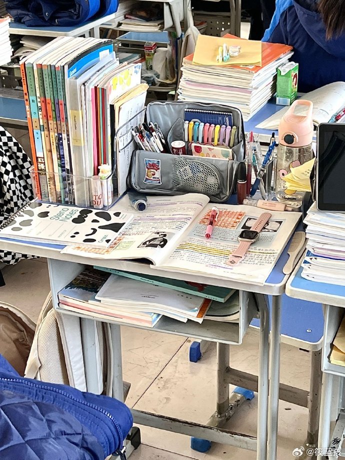 wsh4123's tweet photo. 新学期开机！揣满期待，和新鲜的老师同学并肩，把小目标一个个变成小确幸，加油呀～ https://t.co/4JE1dW9xj0