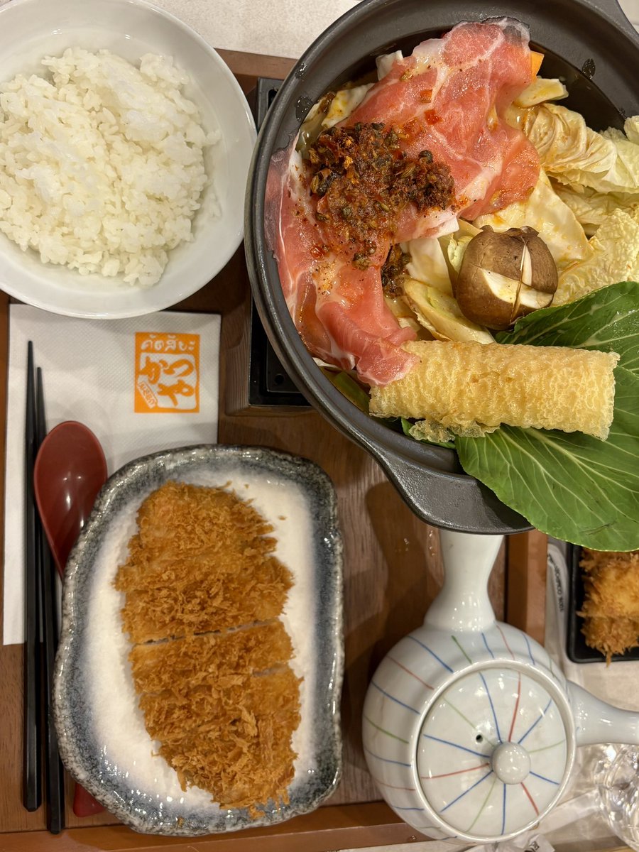 sorpor_simple's tweet photo. ชุดหม่าล่านมสดหมูและคัตสึของคัตสึยะ อร่อยมาก กินชุดเดียวอิ่มเลย ชุดละ 259 บาท มีทั้งหมูทอด ข้าวนุ่มๆ และหม่าล่านม น้ำข้นดี เผ็ดชาลิ้น แต่นัวมาก 100/10 https://t.co/hNRycEmhF3