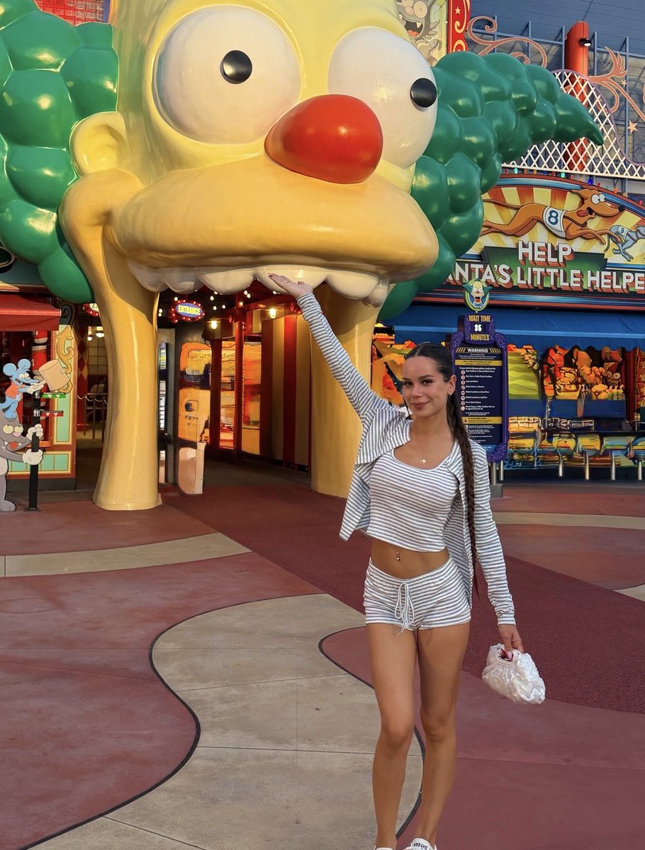 Kaitlynnfall's tweet photo. Out for a little adventure 🎡 https://t.co/7muqKUerdS