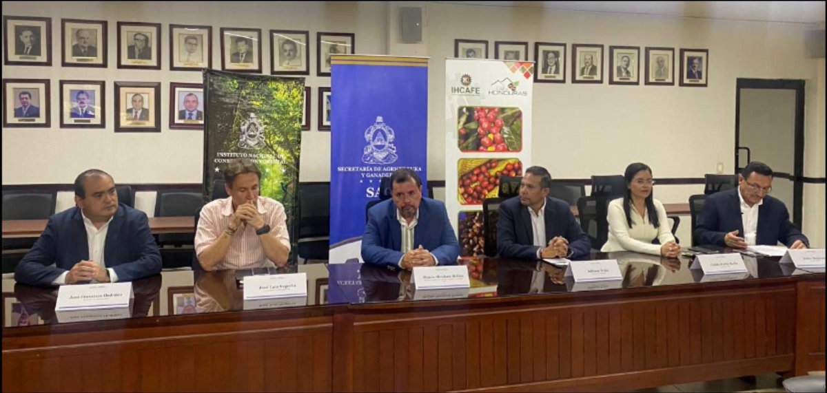 saghonduras's tweet photo. SAG, IHCAFE e ICF unen esfuerzos por el café hondureño

La Secretaría de Agricultura y Ganadería (SAG),el Instituto Hondureño del Café(IHCAFE) y el Instituto de Conservación Forestal (ICF) trabajan de manera conjunta para concluir la georreferenciación de fincas cafetaleras. https://t.co/3QZwNXBW34